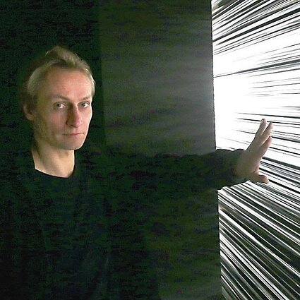Homo cultus. Iš balkono. Menininkas Žilvinas Kempinas – apie šiuolaikinio meno ir muzikos bei teatro sąsajas, pasikeitusią portreto sampratą ir gipsines kaukes