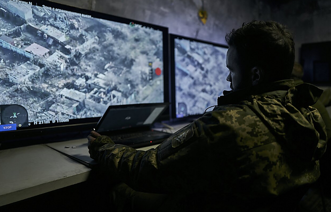 Gynybos pramonė vejasi karą: kai kuriose gamyklose darbo tempai nematyti nuo praėjusio amžiaus vidurio