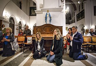Baltarusijos protestuotojai bažnyčioje Baltarusijos protestuotojai bažnyčioje