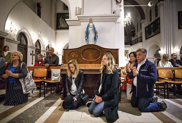 Baltarusijos protestuotojai bažnyčioje Baltarusijos protestuotojai bažnyčioje