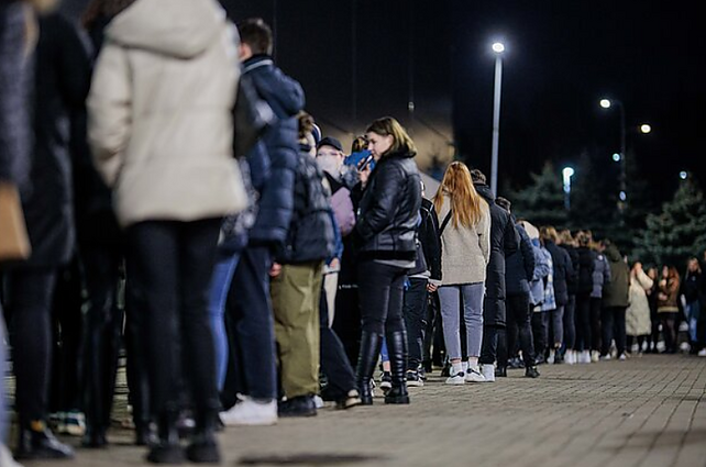 Skandalingo Rusijos reperio koncerto Vilniuje gerbėjus pasitiko protestuotojai