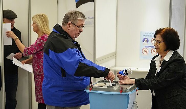 Parlamento rinkimai Estijoje: triumfavo Kallas, bet priešininkai išreiškė nepasitikėjimą elektroniniu balsavimu
