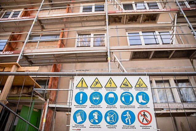Daugiabučio renovacija nepatenkinti Elektrėnų gyventojai: darbų eiga yra absoliutiškai katastrofiška