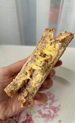 Suvožtinis su konservuotu tunu ir sūriu Suvožtinis su konservuotu tunu ir sūriu