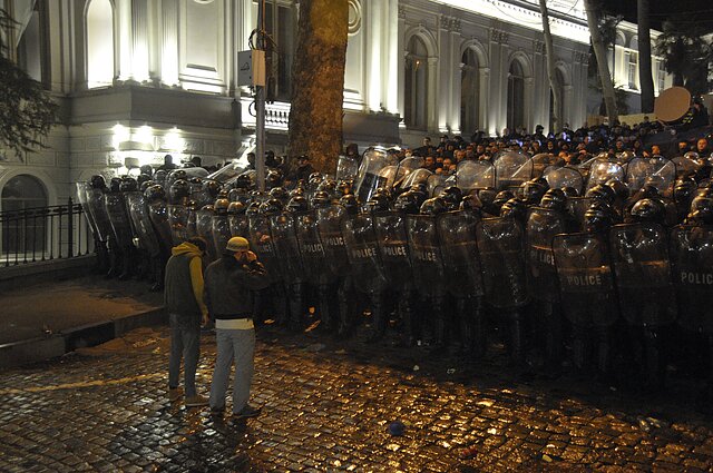 Протести, які спалахнули в Грузії після ухвалення закону про іноагентів