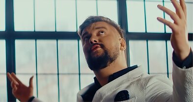 Kadras iš Dainoto Varno vaizdo klipo