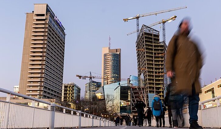 Siūloma apmokestinti dalį bankų pelno: solidarumo įnašas keliautų šalies gynybai