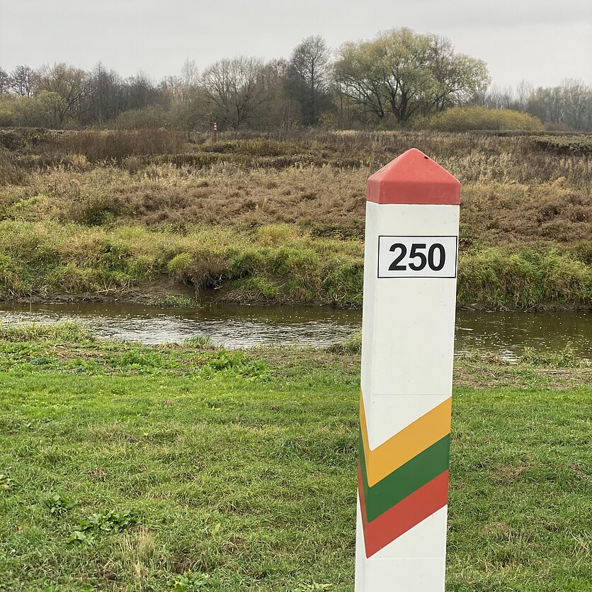 10-12. Pokalbis. Pasienio žmonės iš Kudirkos Naumiesčio ir Kybartų apie gyvenimą prie poligono Kaliningrade: sprogimus girdime nuolat, kartais nuo garso net pašokame