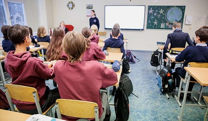 Didelį psichologinį krūvį patiriantys mokytojai nesulaukia pagalbos – palaikymo ieško tarp kolegų