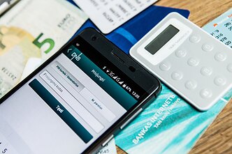 Elektroninis parašas (asociatyvi)