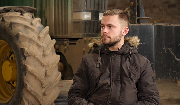 Nepaprasti žmonės. 50 melžiamų karvių Kauno rajone auginantis 20-metis ūkininkas prie protestų nesijungia: neturiu dėl ko skųstis