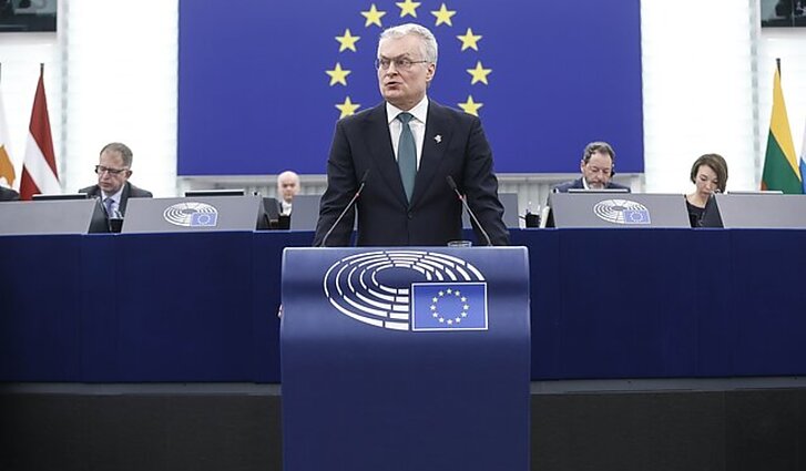 Svarbi valanda. Ne tik pagyros už paramą Ukrainai: Lietuva Europos Parlamente sulaukė kritikos dėl migrantų atstūmimo