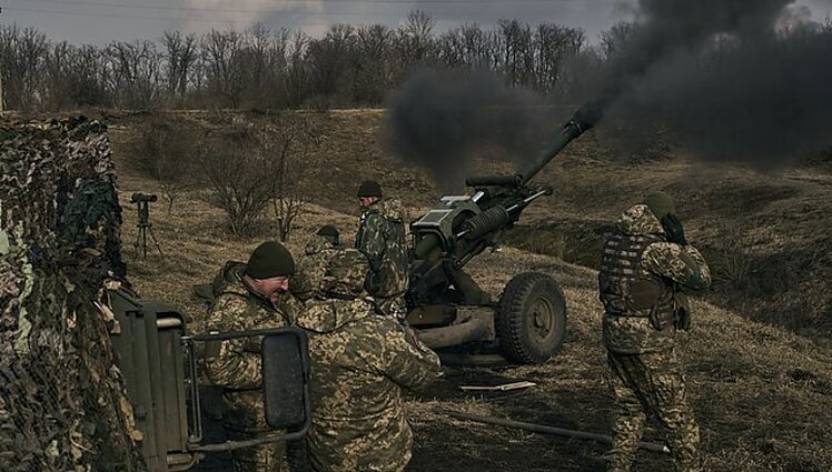 ES norėtų susitarti kartu pirkti amuniciją Ukrainai: drambliu kambaryje laikoma Vengrija
