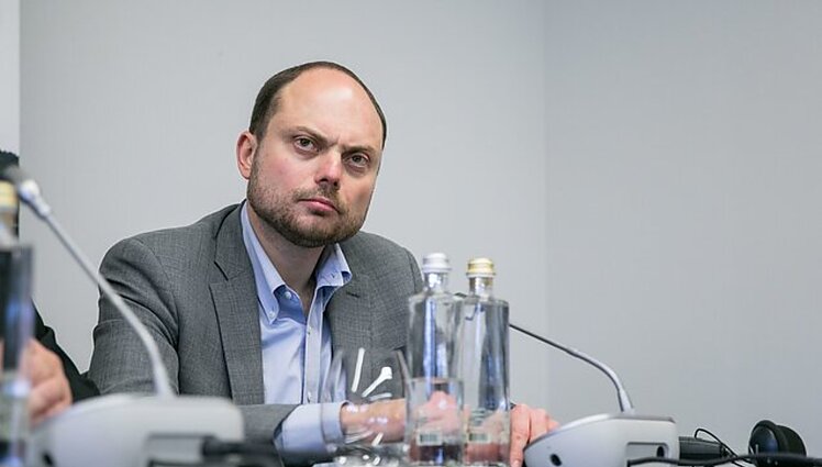 Žinios. Šiandien Maskvoje rengiamas antras teisiamo opozicionieriaus Kara-Murzos teismo posėdis