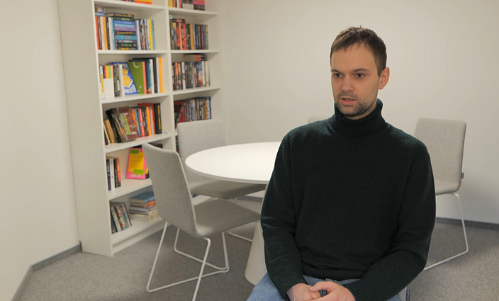 Kūrybiškai į lietuvių kalbą ir literatūrą pažvelgęs Karolis Klimas savo mokiniams įkvėpė meilę knygoms