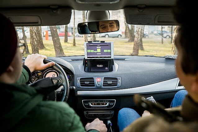 Siūloma lietuvių kalbą pavežėjams padaryti privaloma: taisyklė galios ir užsieniečiams