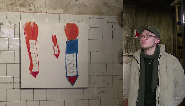 Vaikystės piešiniai tapo sensacija Vilniuje: Ukrainos menininko darbuose dominuoja karo vaizdai