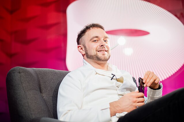 Dominykas Vaitiekūnas apie naują vaizdo klipą „Kaupikas“: norėjau vizualizuoti nacionalinį įprotį kaupti