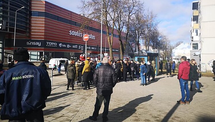 Žinios. Šiaulių prekybos centre „Saulės miestas“ šįryt kilo gaisras, evakuoti žmonės