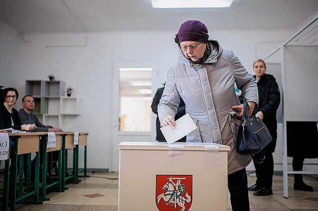 Žinios. Antrasis merų rinkimų turas: aktyviausiai kol kas balsuojama Pagėgių ir Alytaus rajono savivaldybėse
