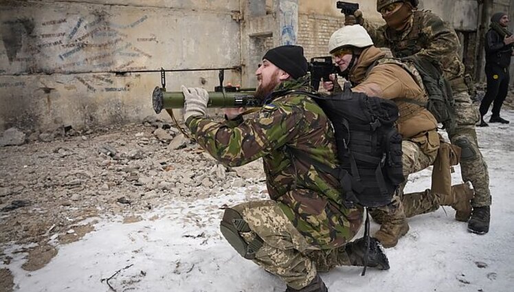 Žinios. ES susitarė perduoti 2 mlrd. eurų vertės amunicijos Ukrainai