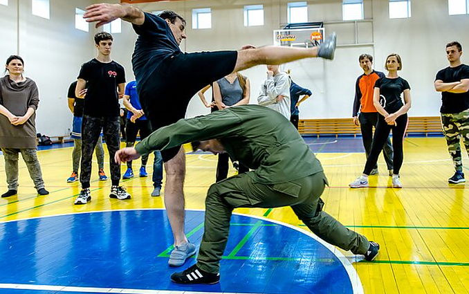 Panorama. Auga susidomėjimas savigyna: tėvai, nepaisydami draudimų, nepilnamečius aprūpina dujų balionėliais