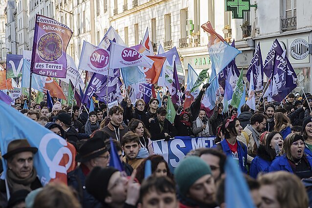 Žinios. Prancūzijoje pernakt tęsėsi protestai dėl pensijos amžiaus didinimo: suimta daugiau kaip 200 žmonių