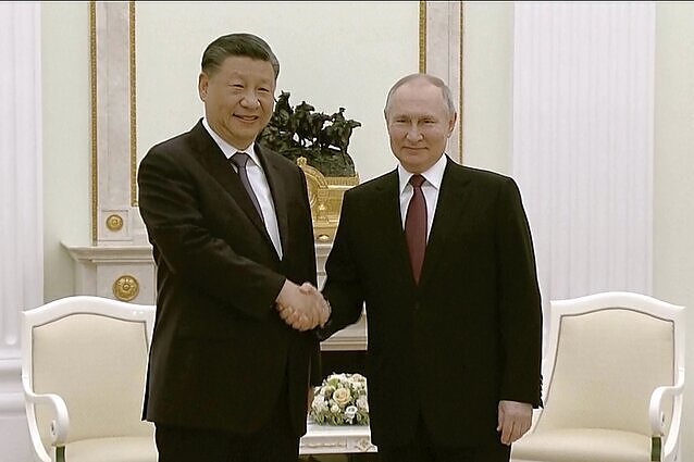 Xi Dzinpingas meta gelbėjimosi ratą Putinui: siūlo gilesnį ekonominį šalių bendradarbiavimą