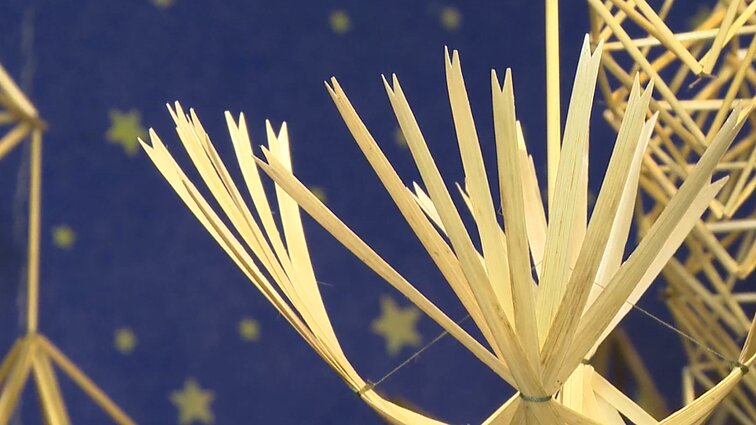 Šiaudinius sodus gaminanti kupiškėnė: džiaugiuosi, kad gautomis lėšomis galiu paremti Ukrainą