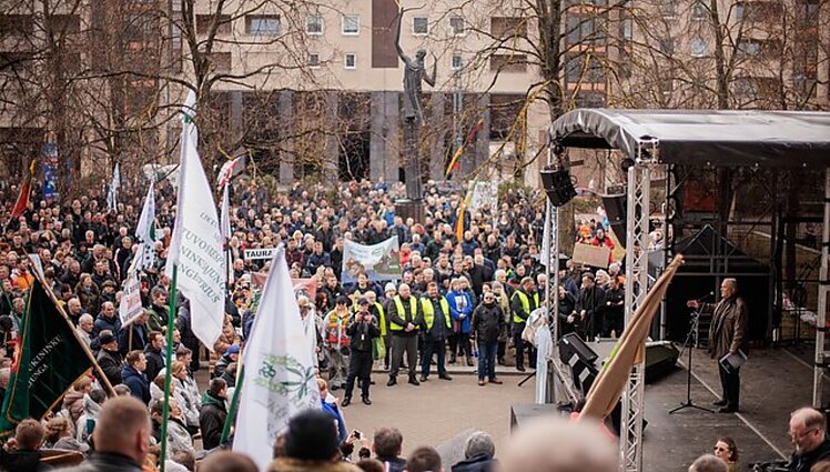 Prie Seimo į protesto akciją susirinkę ūkininkai: nebenorime šiuolaikinės baudžiavos