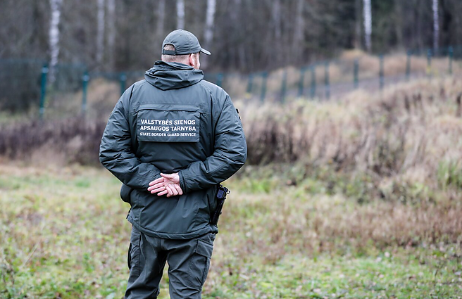 Žinios. Pasieniečiai sulaikė didžiausią šiemet neteisėtai sieną kirtusių migrantų grupę