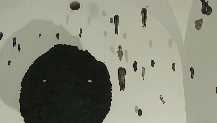 Šiuolaikinės juvelyrikos kūrėjos Grigienės parodoje – grožio ir bjaurumo kontrastai