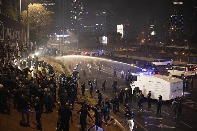 Žinios. Po užsienio reikalų ministro atleidimo Izraelyje prasidėjo protestai