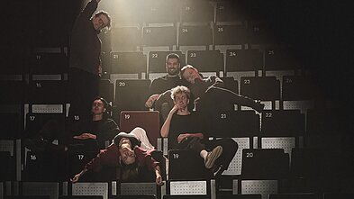 Kristijonas Ribaitis su klipo filmavimo komanda