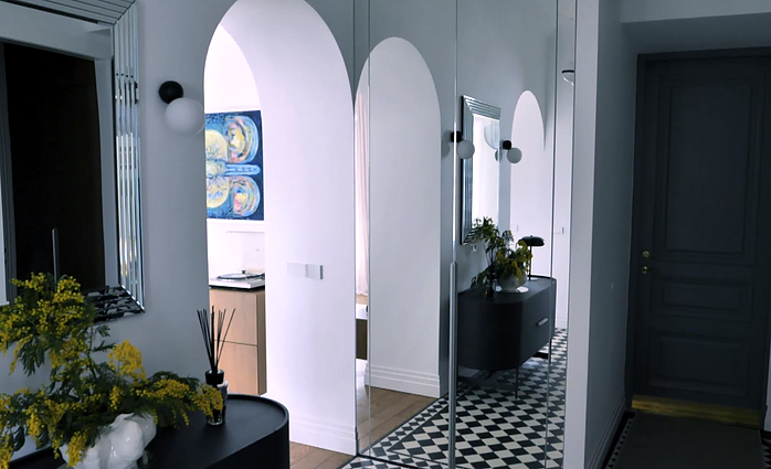 Šiuolaikiškas būstas, kuriame išmaniai paslėptas kondicionierius: kūryba prasidėjo nusprendus įrengti dvi arkas