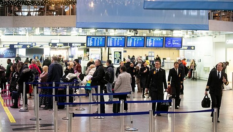 Europa kratosi triukšmingų turistų: skiriamos šimtinės baudos, labiausiai baidomasi jaunų britų