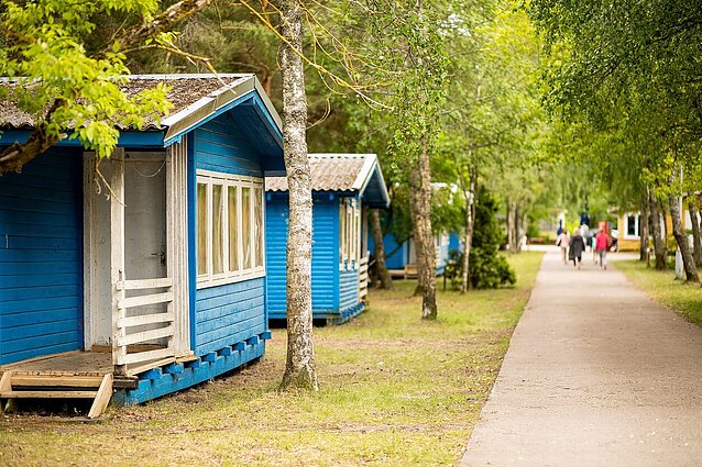 Net ir pralaimėjus teismus, savininkai delsia nukelti Šventojoje stovinčius nelegalius namelius