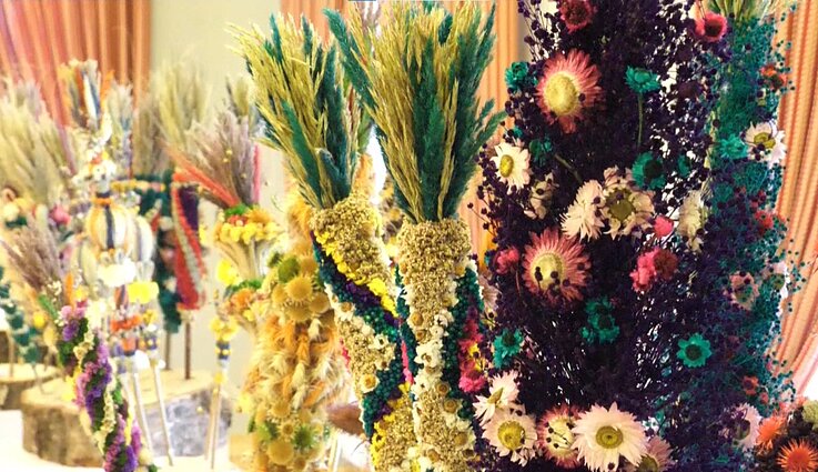 Puošnumu ir kruopštumu garsėjančios Vilniaus rajono verbos: įvairiausių formų grožybės, perduodamos iš karto į kartą