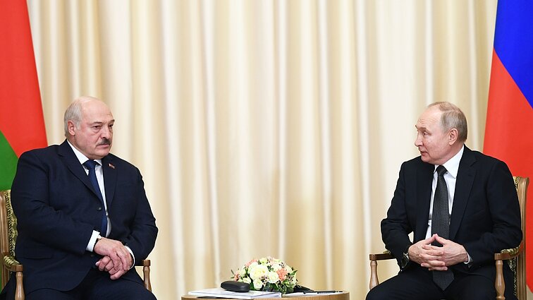 Žinios. Lukašenka pareiškė pasiruošęs priimti ne tik taktinius, bet ir strateginius Rusijos branduolinius ginklus