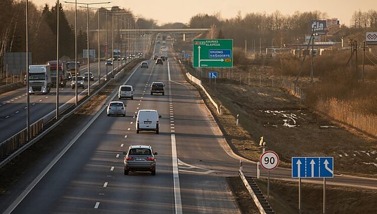 Žinios. Nuo šiandien didėja maksimalus leistinas greitis automagistralėse bei greitkeliuose
