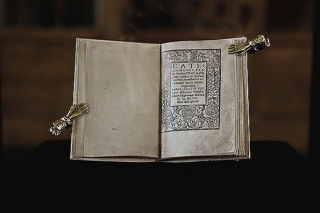 Vilniaus universiteto bibliotekoje – kasmetė Mažvydo ir Daukšos „Katekizmų“ originalų ekspozicija