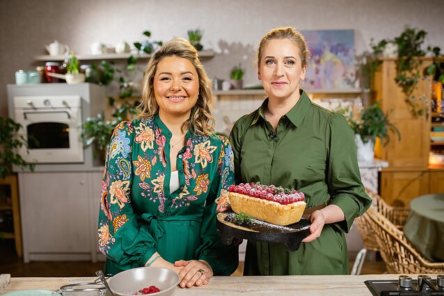 Desertų fanė Ligita Beatai pristatė savo firminį patiekalą – varškės keksą su avietėmis