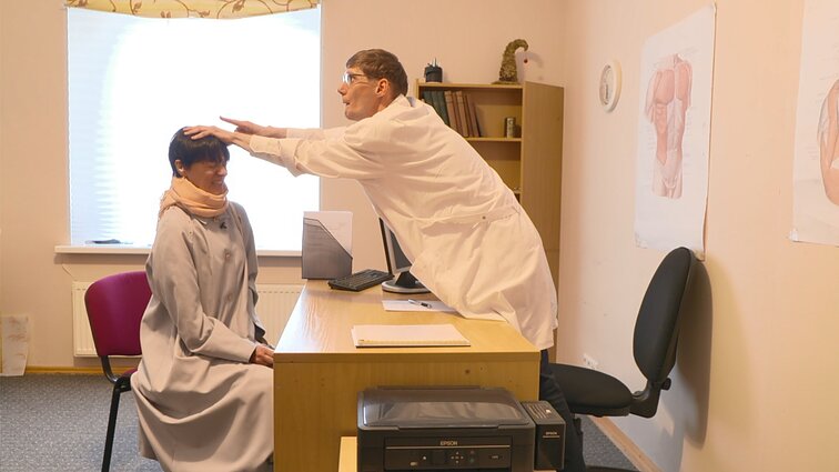 Dviračio žinios. Gydytojas pacientei: jeigu jaučiate simptomus, pirmiausia eikite ne į polikliniką, o į internetą