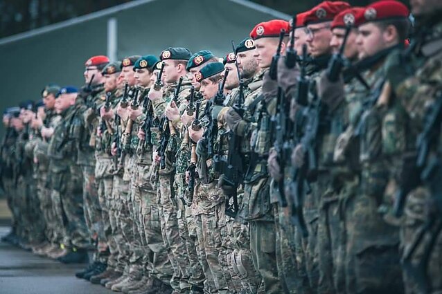 Żołnierze NATO Żołnierze NATO