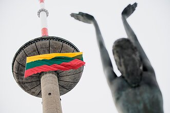 Lietuvos vėliava ant Televizijos bokšto Lietuvos vėliava ant Televizijos bokšto
