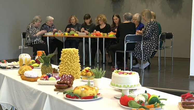 Ne ragavimui, bet edukacijai skirti tradiciniai patiekalai: Ukmergės rajono moterys Velykų vaišes „gamino“ iš vilnos