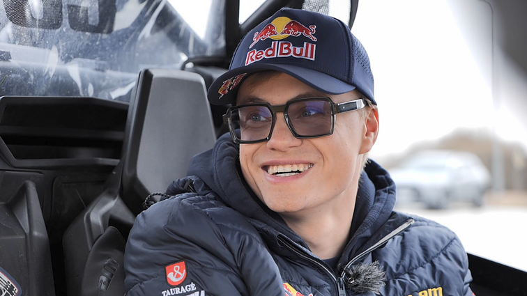 Nepaprasti žmonės. Pasaulinio lygio lenktynininką Roką Baciušką labiausiai nervina per lėti vairuotojai ir Lietuvos keliai: gali dantis išsibarškint