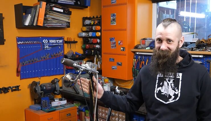 Tadas prie variklio nesiliečia, didžioji aistra – motociklų dizainas, o žiemą transporto priemonėms tenka pabuvoti ir kambaryje