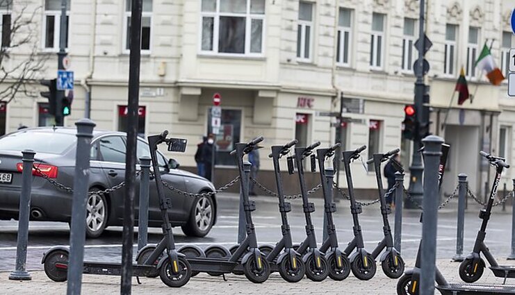 Kelių policijos vadas: visuomenė neįsisamonina, kad paspirtukai ir motociklai nėra pramogos priemonė, o transporto