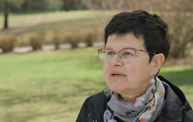 Rašytoja Danutė Kalinauskaitė pristato naują knygą: tai yra kelionė per epochas, per menamos šeimos istoriją